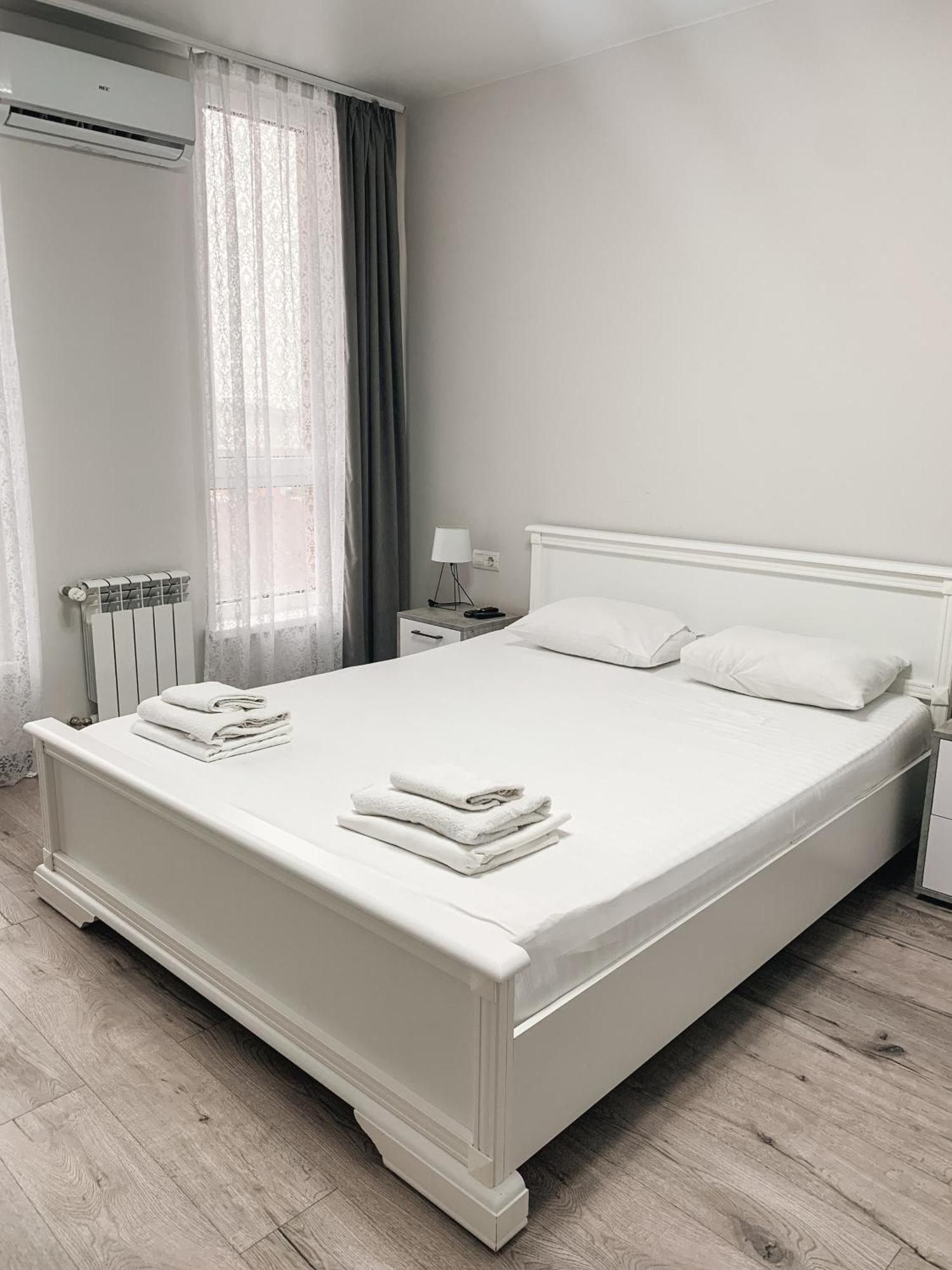 Apartments Domovik Myru St. 11S/21 Мукачево Экстерьер фото